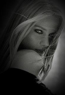 donna_bella_bionda_foto_in_bianco_e_nero